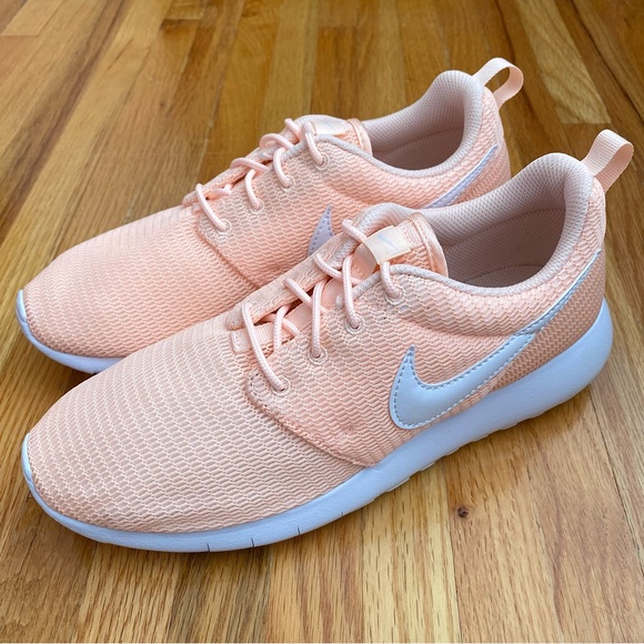 Nike Roshe One Women’s Sneakers - Picture 2 of 6
